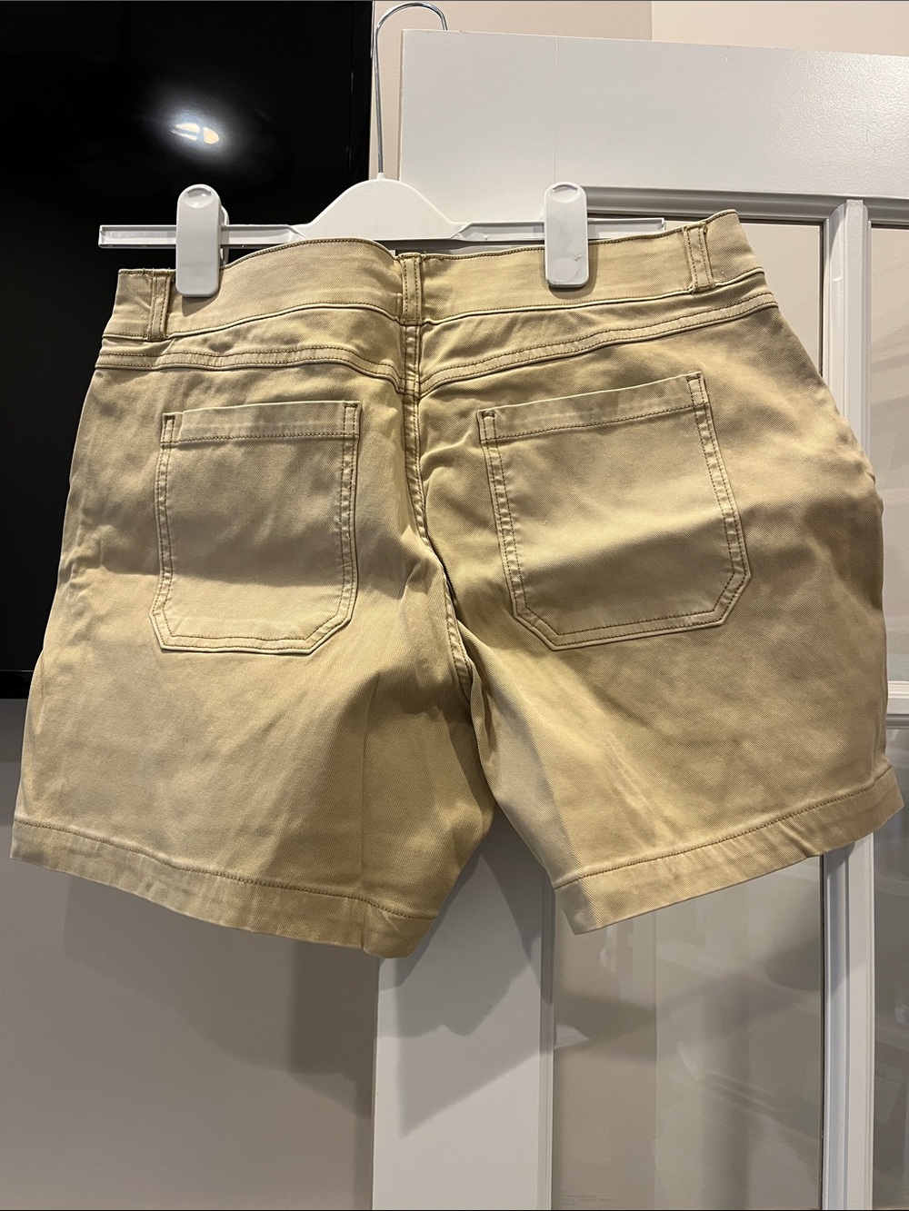 SPANX Twill Short 6 inch inseam perfect for summer! - Picture 3 of 4